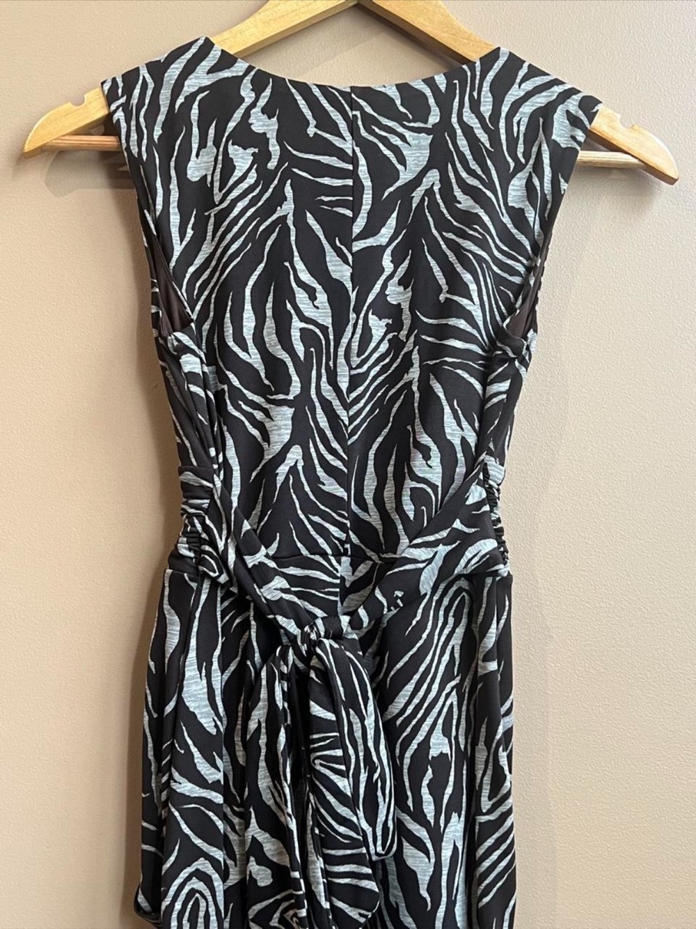 Y2K “Iz Byer dress” Zebra print mini-knee length dress with ruching and tie back - Picture 6 of 8